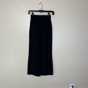 Beyond Yoga Leggings Womens Small Flare Wide Leg Heather Black Athleisure Logo